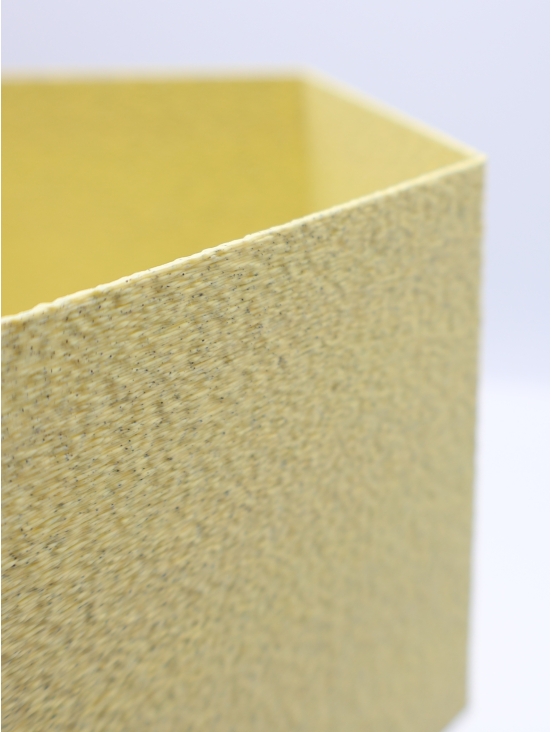 Lampe à poser Thaïs – Lampe granit hexagonale, design géométrique