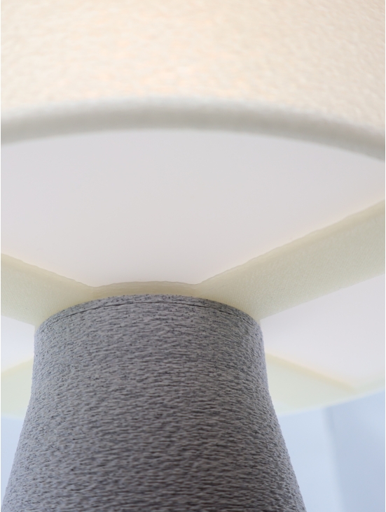 Lampe à poser Annie – Abat-jour coquilles Saint-Jacques & base granit