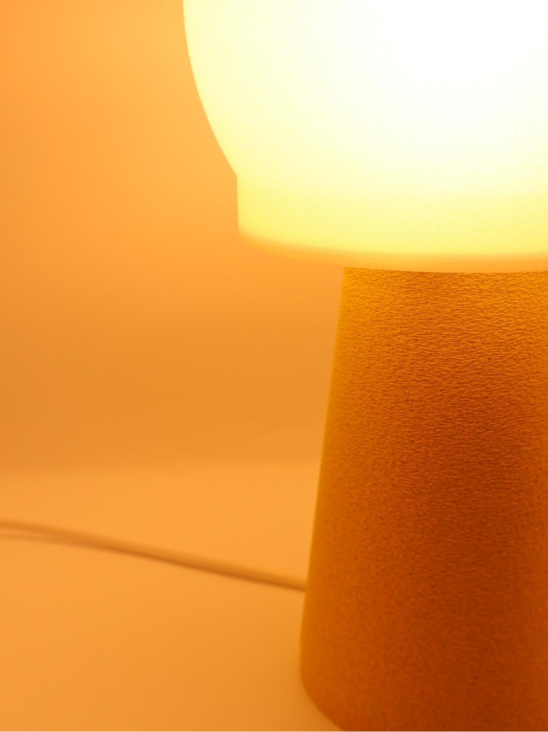 Clémence – Lampe à poser design, GRANIT, Équilibre