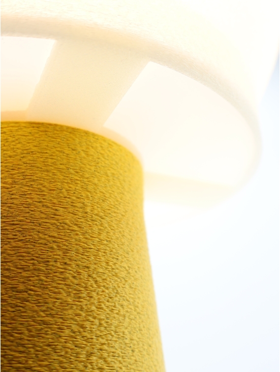 Lampe à poser Clémence – Abat-jour coquilles Saint-Jacques & base granit