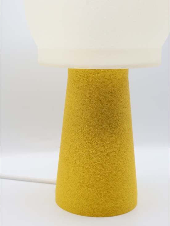 Lampe à poser Clémence – Abat-jour coquilles Saint-Jacques & base granit