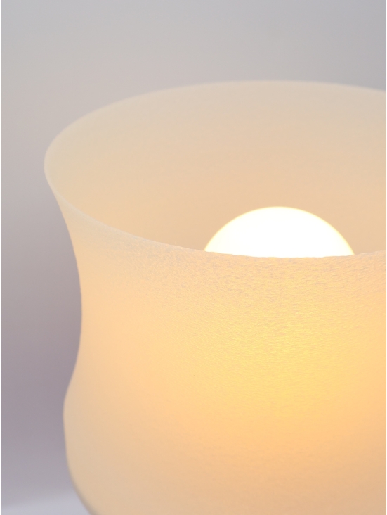 Aurélie – Lampe à poser design, base Granit & abat-jour coquilles Saint-Jacques