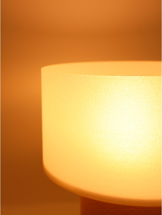 Clarisse – Lampe à poser design granit & abat-jour coquilles Saint-Jacques