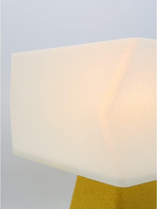 Juliane – Lampe à poser design, base Granit & abat-jour coquilles Saint-Jacques