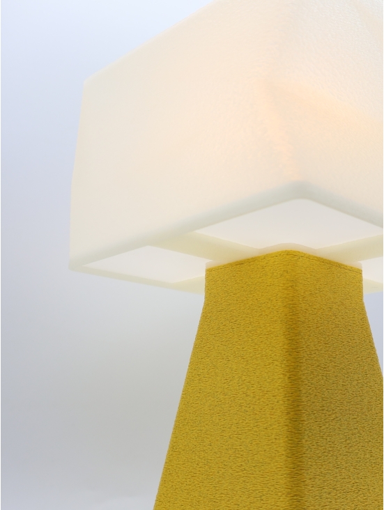 Juliane – Lampe à poser design, base Granit & abat-jour coquilles Saint-Jacques