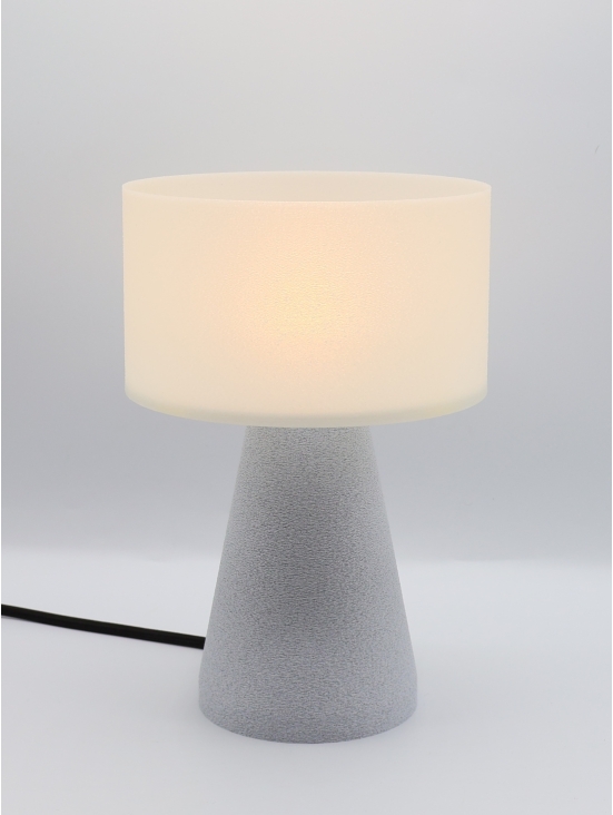 Meredith – lampe à poser design granit & coquilles Saint-Jacques – format Essentiel