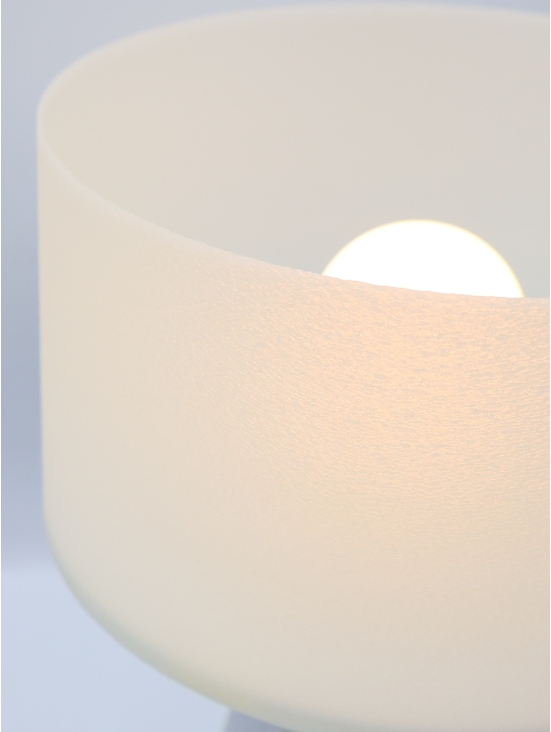 Meredith – lampe à poser design granit & coquilles Saint-Jacques – format Essentiel