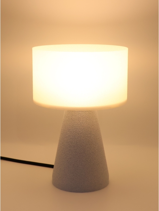 Meredith – lampe à poser design granit & coquilles Saint-Jacques – format Essentiel