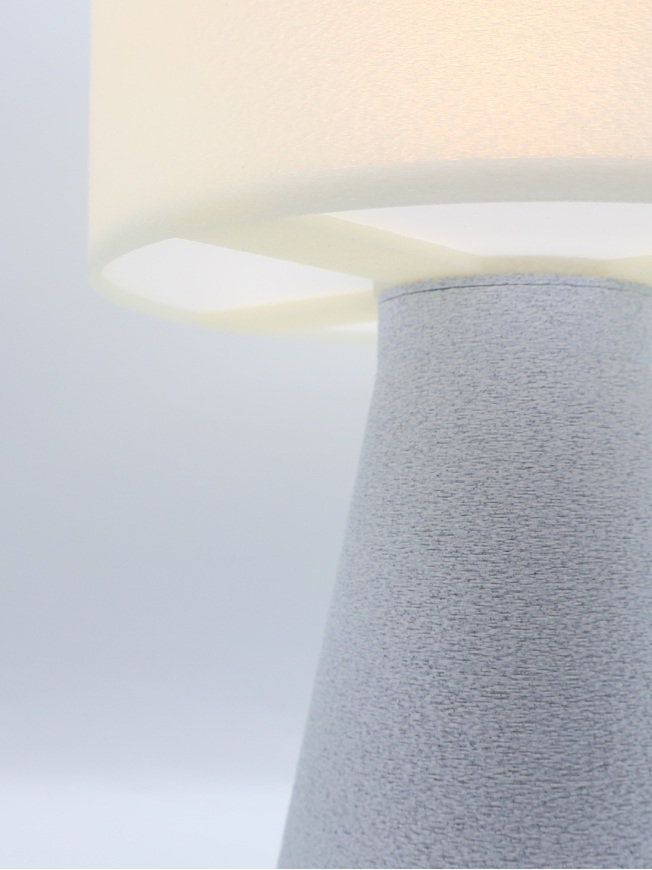 Meredith – lampe à poser design granit & coquilles Saint-Jacques – format Essentiel