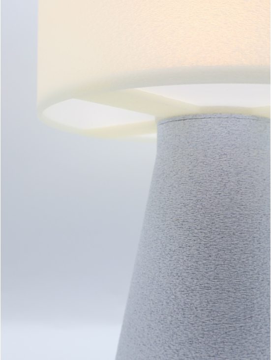 Meredith – lampe à poser design granit & coquilles Saint-Jacques – format Essentiel