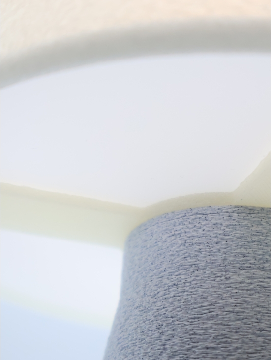 Meredith – lampe à poser design granit & coquilles Saint-Jacques – format Essentiel