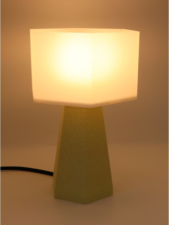 Aline – Lampe à poser design GRANIT & coquille Saint-Jacques, Essentiel