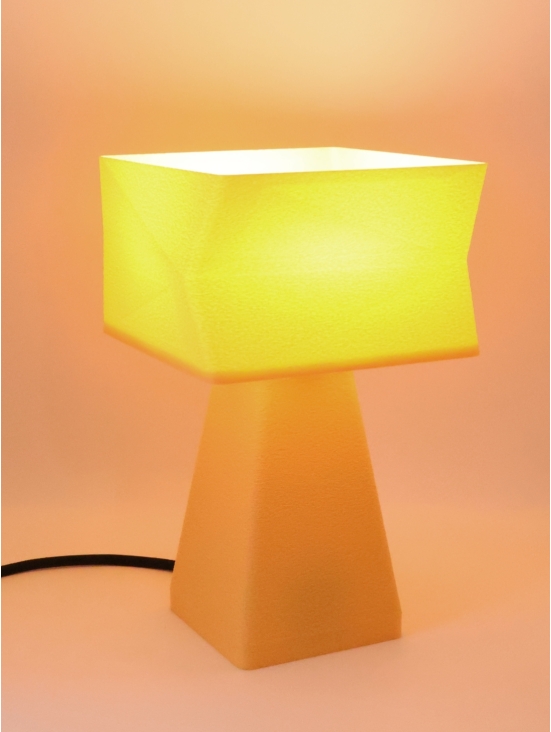 Adèle Pastel – Lampe à poser design carrée, taille Essentiel