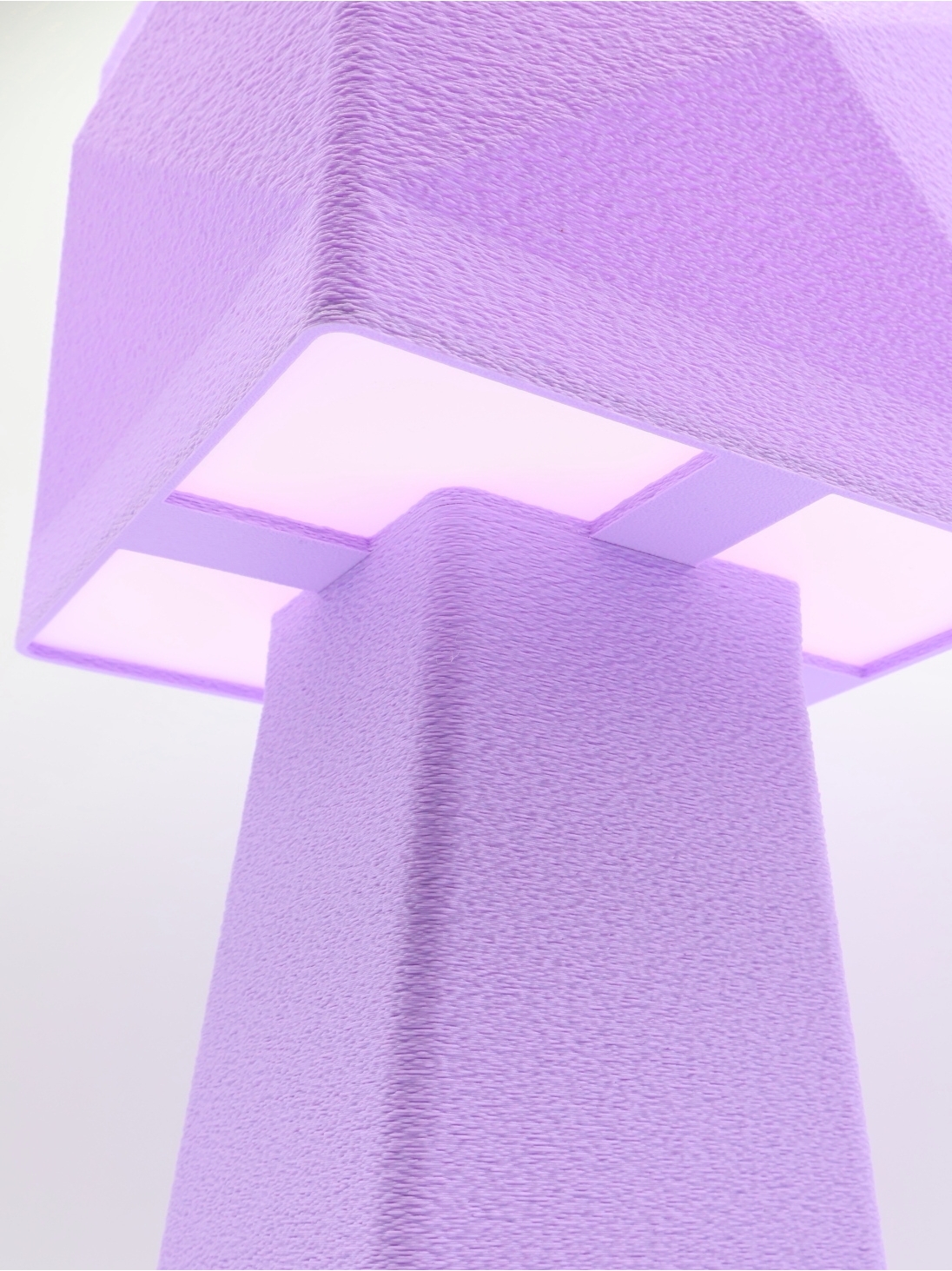 Léonie Pastel – Lampe à poser design carrée facettée, taille Équilibre