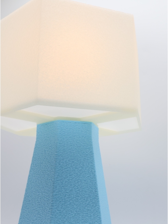 Aline – Lampe à poser hexagonale, abat-jour coquilles Saint-Jacques & pied Pastel, taille Essentiel