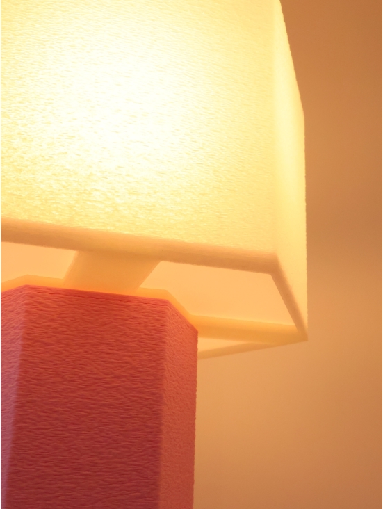 Jacqueline – Lampe à poser hexagonale, abat-jour coquilles Saint-Jacques & pied Pastel, taille Essentiel