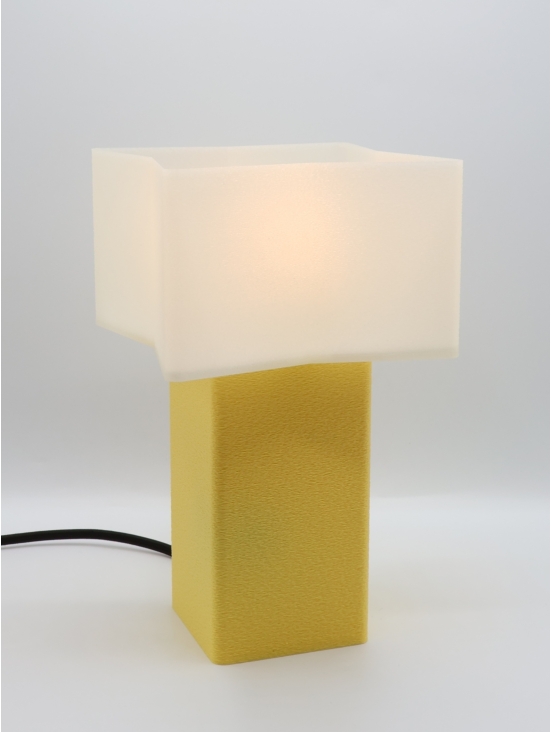 Priscilla – Lampe à poser carrée, abat-jour coquilles Saint-Jacques & pied Pastel, taille Essentiel