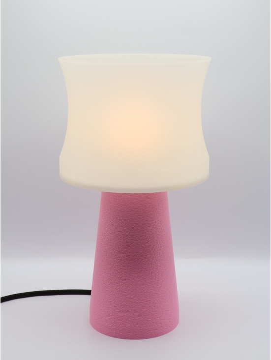 Aurélie – Lampe à poser galbée, abat-jour crème coquilles Saint-Jacques & pied Pastel, taille Équilibre