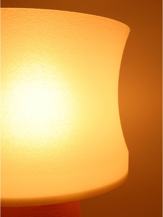 Aurélie – Lampe à poser galbée, abat-jour crème coquilles Saint-Jacques & pied Pastel, taille Équilibre