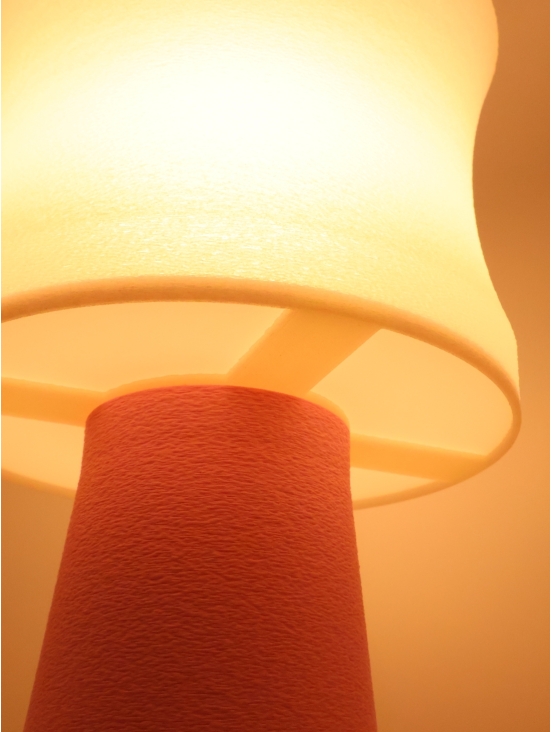 Aurélie – Lampe à poser galbée, abat-jour crème coquilles Saint-Jacques & pied Pastel, taille Équilibre