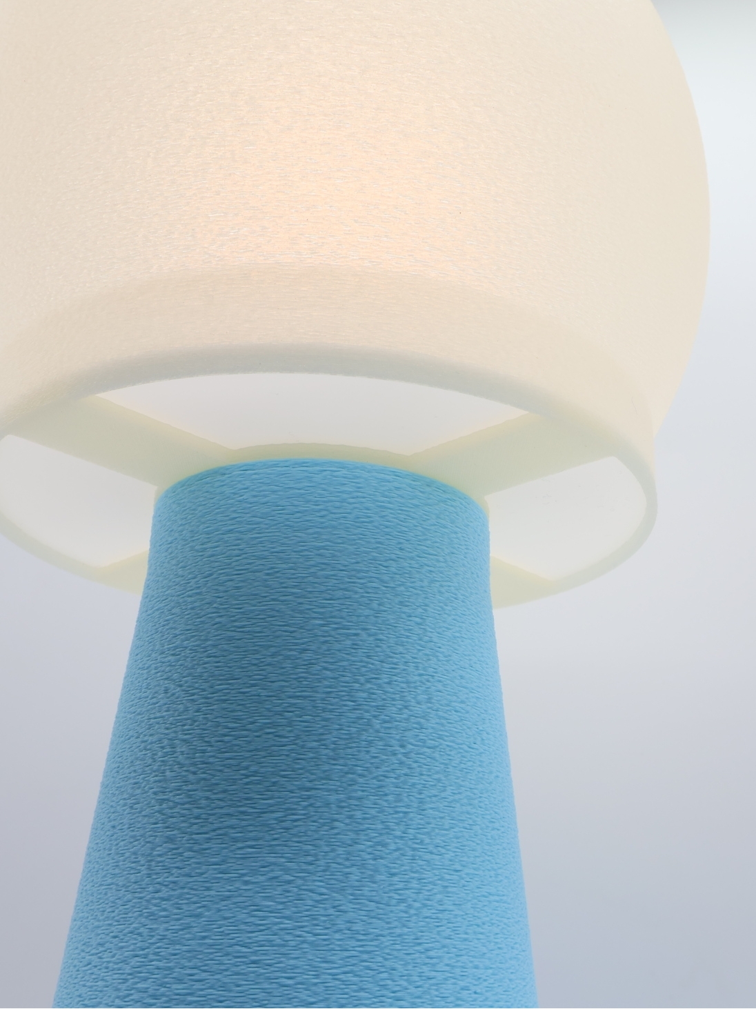 Clémence – Lampe à poser dôme crème coquilles Saint-Jacques & pied Pastel, taille Équilibre