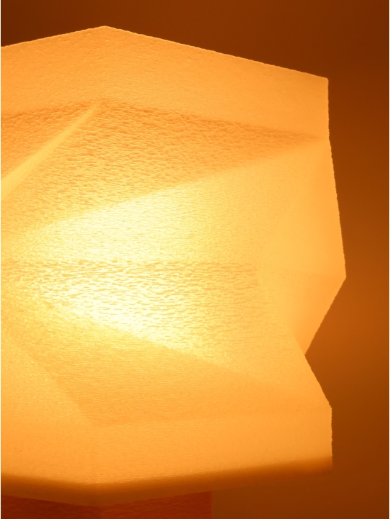 Élise – Lampe à poser facettée, abat-jour crème coquilles Saint-Jacques & pied Pastel, taille Équilibre