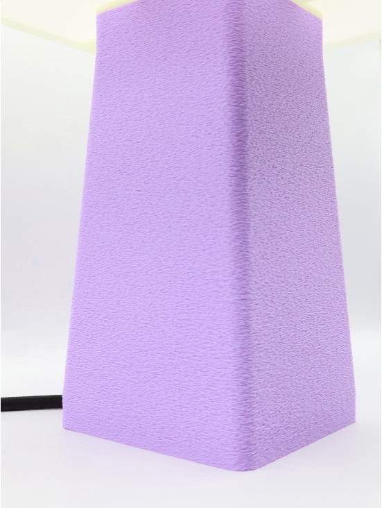 Isabelle – Lampe à poser carrée facettée, abat-jour crème coquilles Saint-Jacques & pied Pastel, taille Équilibre