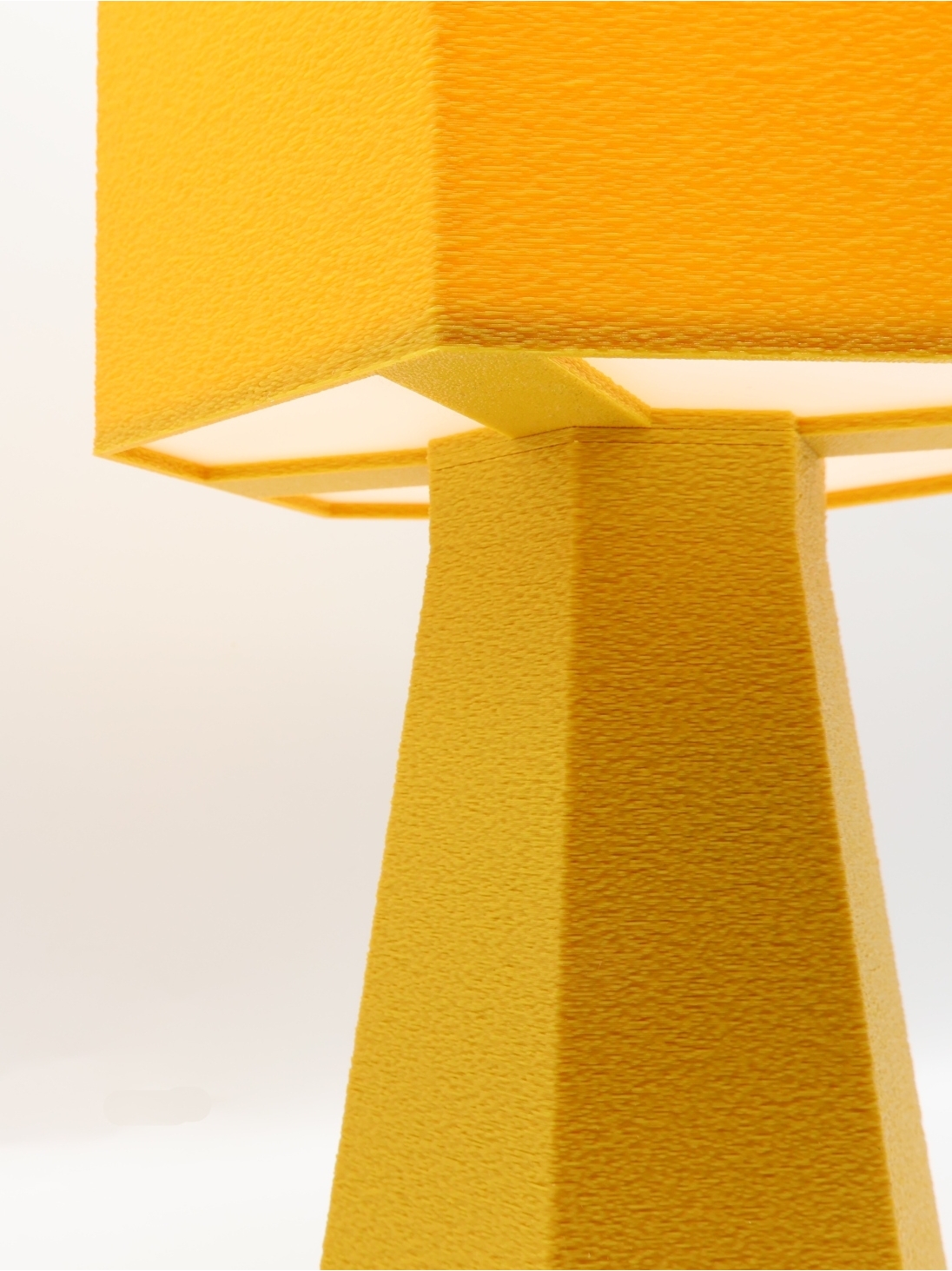 Thaïs – Lampe à poser design, Pop, Essentiel Thaïs – Lampe à poser design, Pop, Essentiel