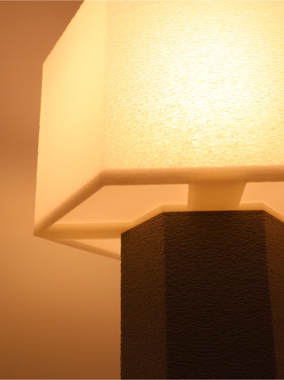 Jacqueline – Lampe à poser design, POP, Essentiel