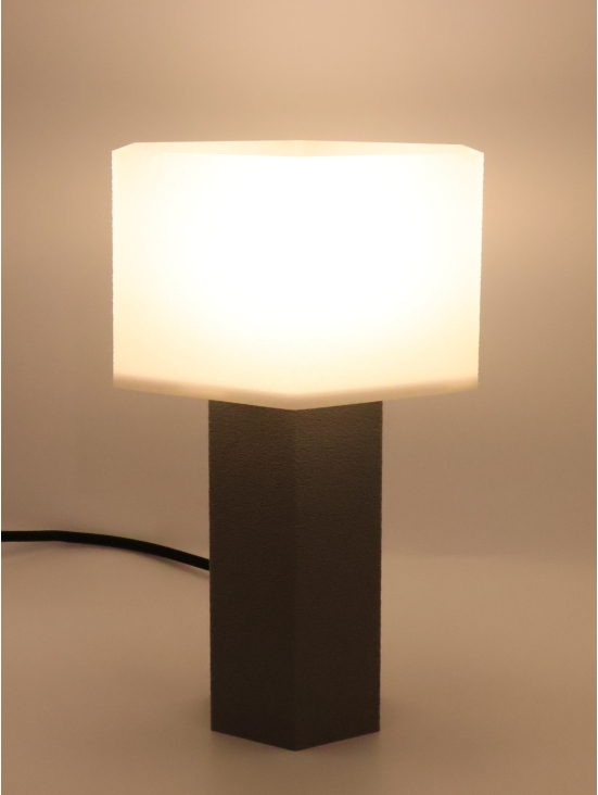 Lampe à poser Jacqueline Essentiel – Design hexagonal coquilles Saint-Jacques & pied Pop