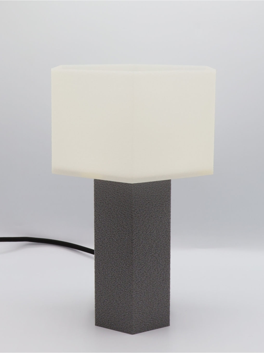 Jacqueline – Lampe à poser design, POP, Essentiel