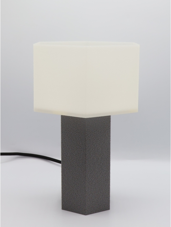 Lampe à poser Jacqueline Essentiel – Design hexagonal coquilles Saint-Jacques & pied Pop