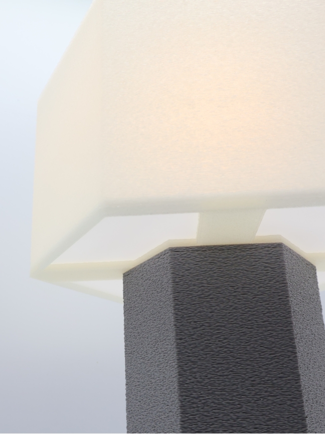 Lampe à poser Jacqueline Essentiel – Design hexagonal coquilles Saint-Jacques & pied Pop