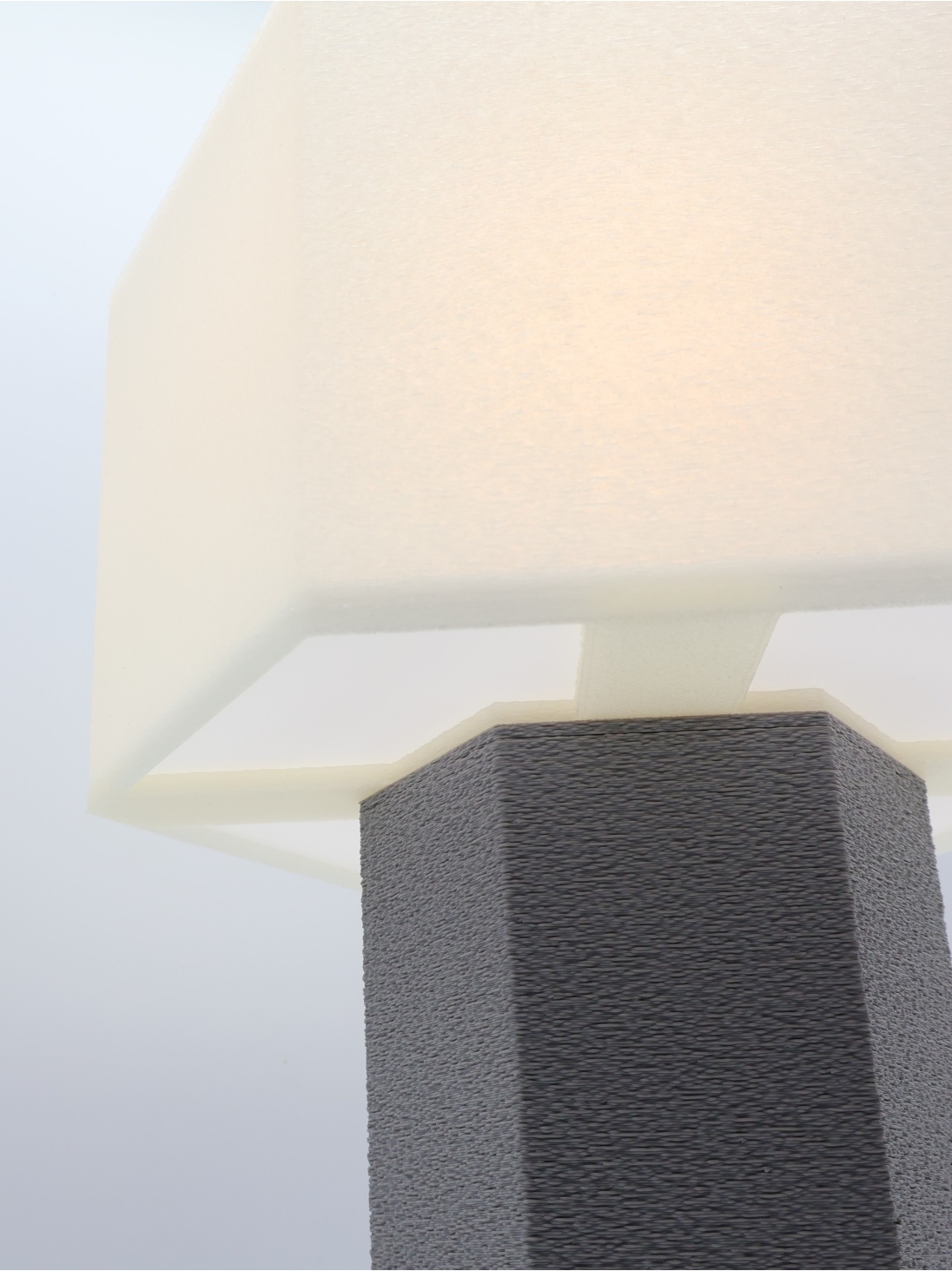 Jacqueline – Lampe à poser design, POP, Essentiel Jacqueline – Lampe à poser design, POP, Essentiel