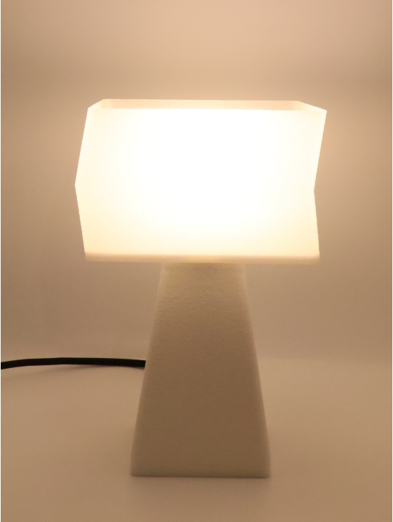 Lampe à poser Juliane Essentiel – Carré vrillé crème coquilles Saint-Jacques & pied Pop