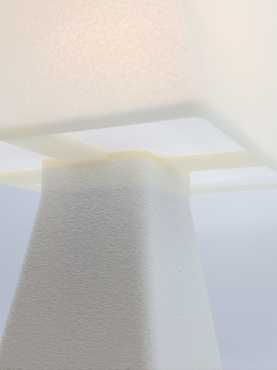 Juliane – Lampe à poser design, POP, Essentiel Juliane – Lampe à poser design, POP, Essentiel