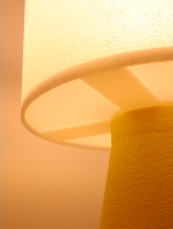 Lampe à poser Meredith Essentiel – Halo crème réconfortant & touche Pop colorée