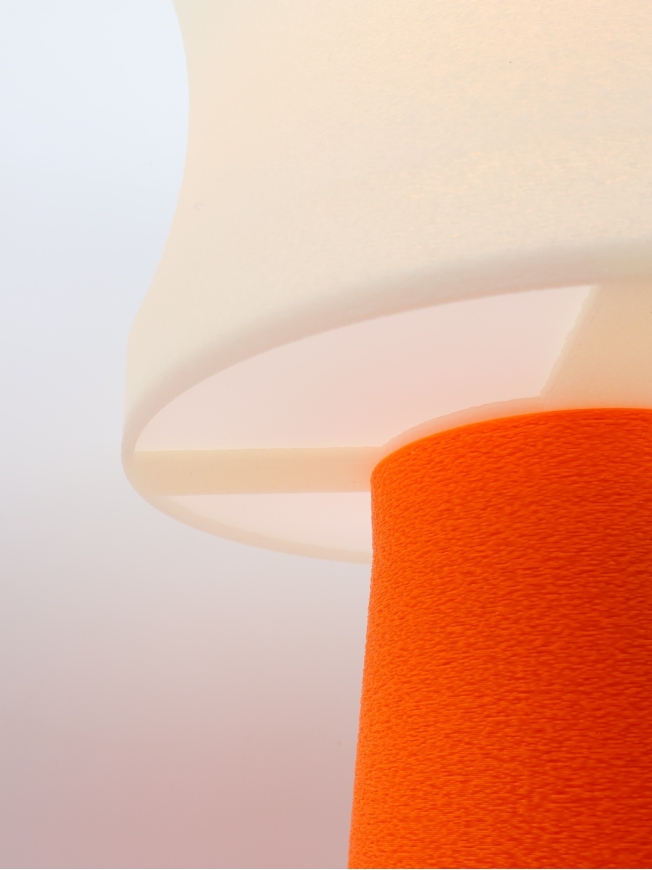 Lampe à poser Aurélie Équilibre – Courbe crème coquilles Saint-Jacques & pied Pop coloré