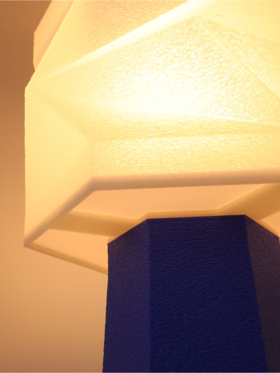 Élise – Lampe à poser design, POP, Équilibre