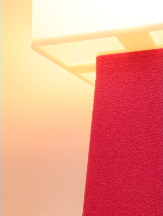 Lampe à poser Isabelle – Carré facetté crème coquilles Saint-Jacques & pied Pop coloré