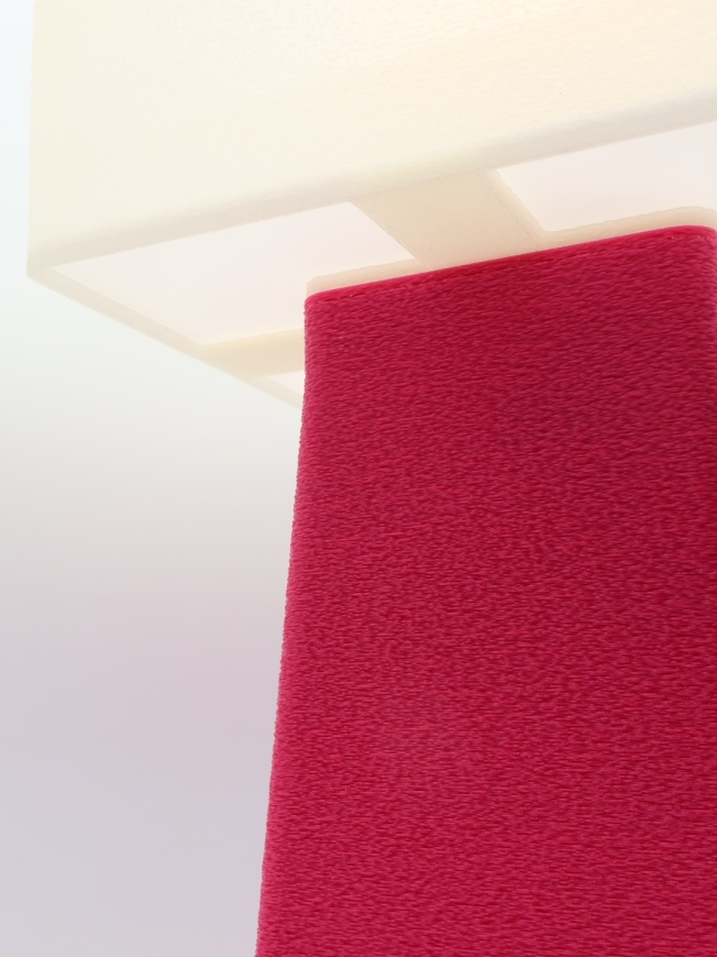 Lampe à poser Isabelle – Carré facetté crème coquilles Saint-Jacques & pied Pop coloré