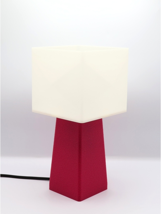 Lampe à poser Isabelle – Carré facetté crème coquilles Saint-Jacques & pied Pop coloré