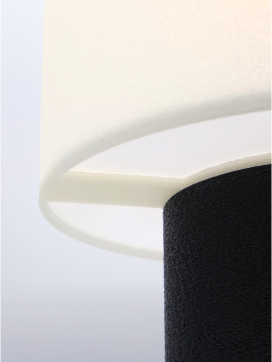 Lampe à poser Clarisse Pop – Abatjour crème coquilles Saint-Jacques & pied Pop coloré