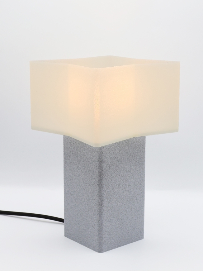 Priscilla – Lampe à poser design coquille Saint-Jacques & granit – Format Essentiel