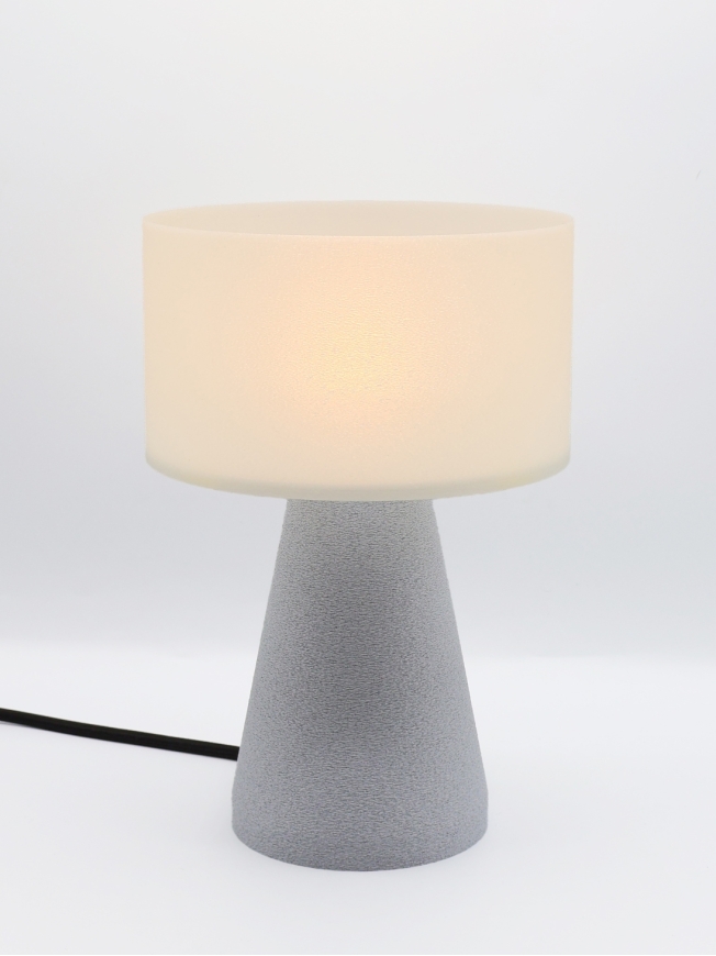 Meredith – lampe à poser design granit & coquilles Saint-Jacques – format Essentiel