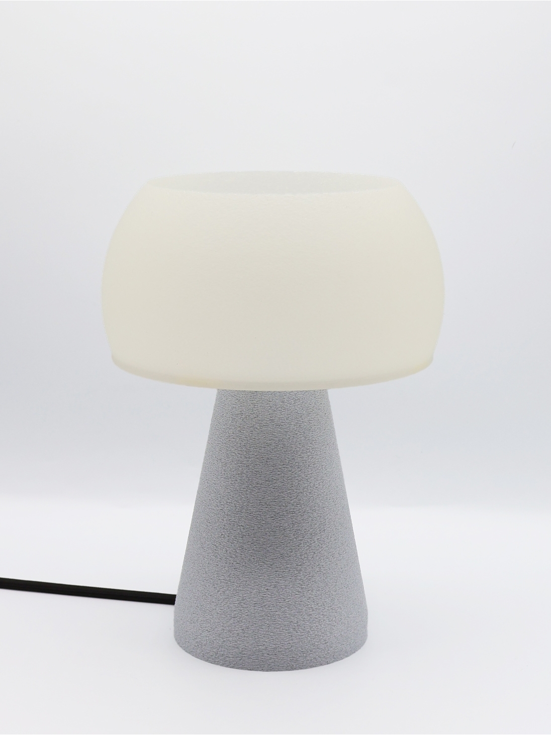 Lampe à poser Annie – Abat-jour coquilles Saint-Jacques & base granit