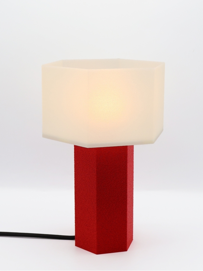 Jacqueline – Lampe à poser design GRANIT & coquilles Saint-Jacques, Essentiel