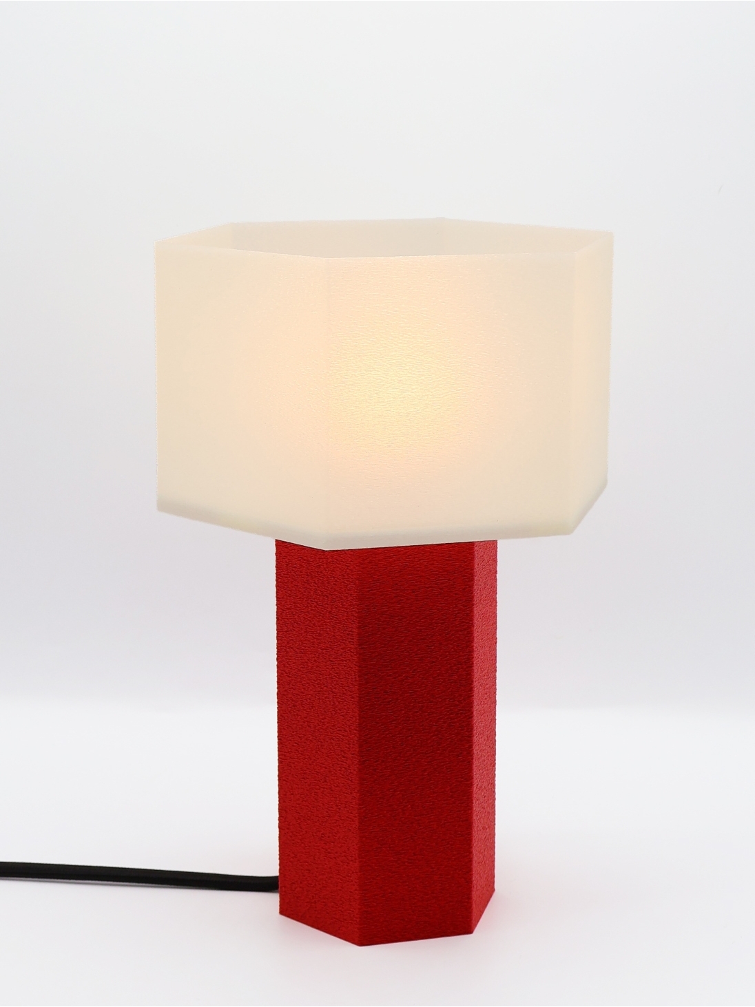 Jacqueline – Lampe à poser design GRANIT & coquilles Saint-Jacques, Essentiel