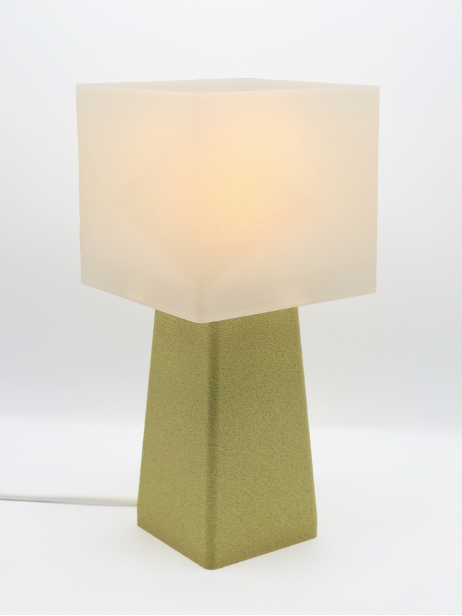 Isabelle – Lampe à poser design, granit & coquilles Saint-Jacques, Équilibre