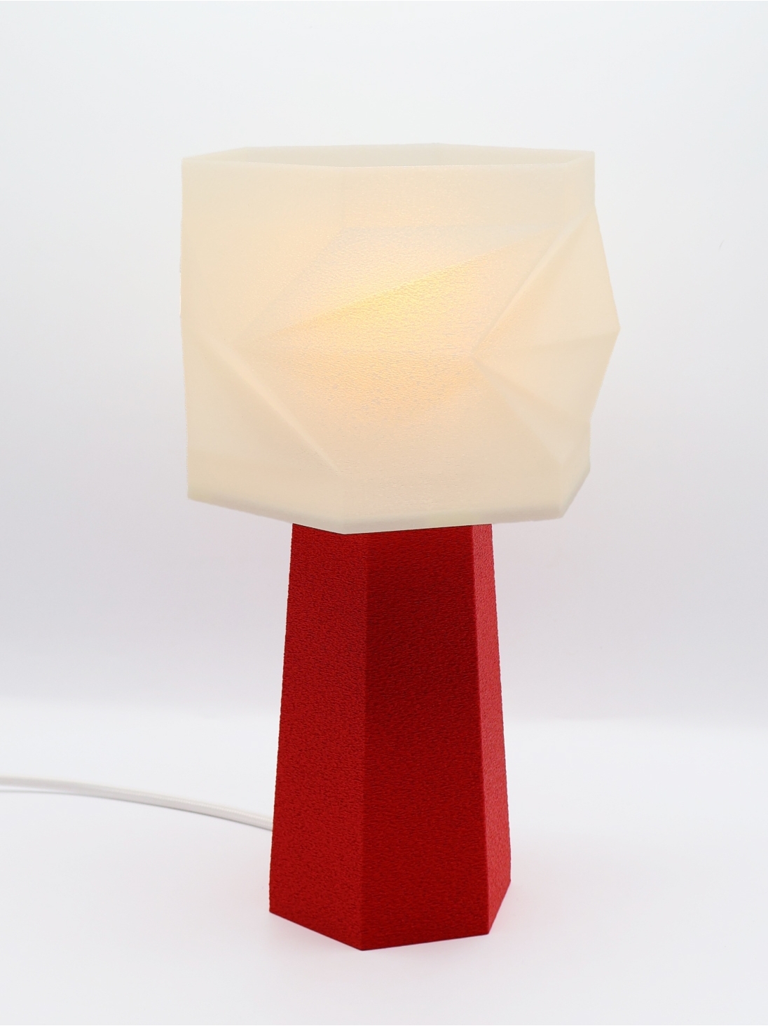 Lampe à poser Élise – Abat-jour coquilles Saint-Jacques & base granit